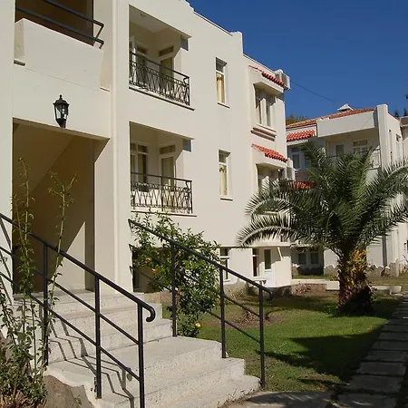 Ξενοδοχείο με διαμερίσματα Linda Apart 3*