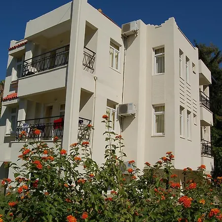 Ξενοδοχείο με διαμερίσματα Linda Apart 3*